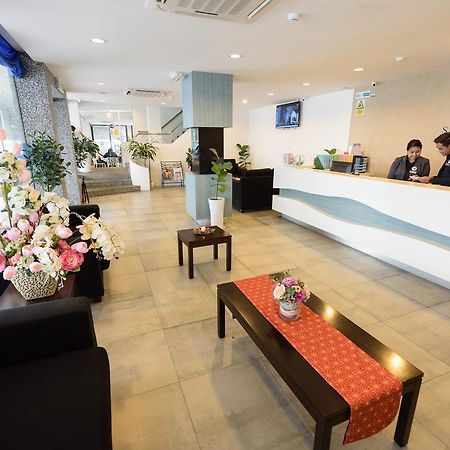 Samudra Hotel Кучинг Екстериор снимка