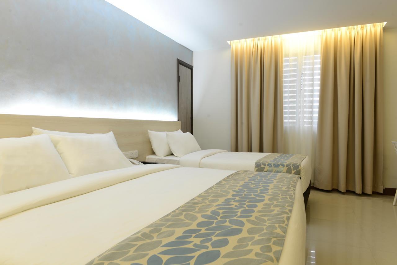 Samudra Hotel Кучинг Екстериор снимка