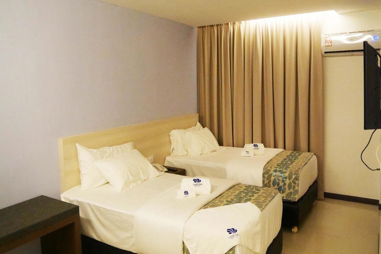 Samudra Hotel Кучинг Екстериор снимка