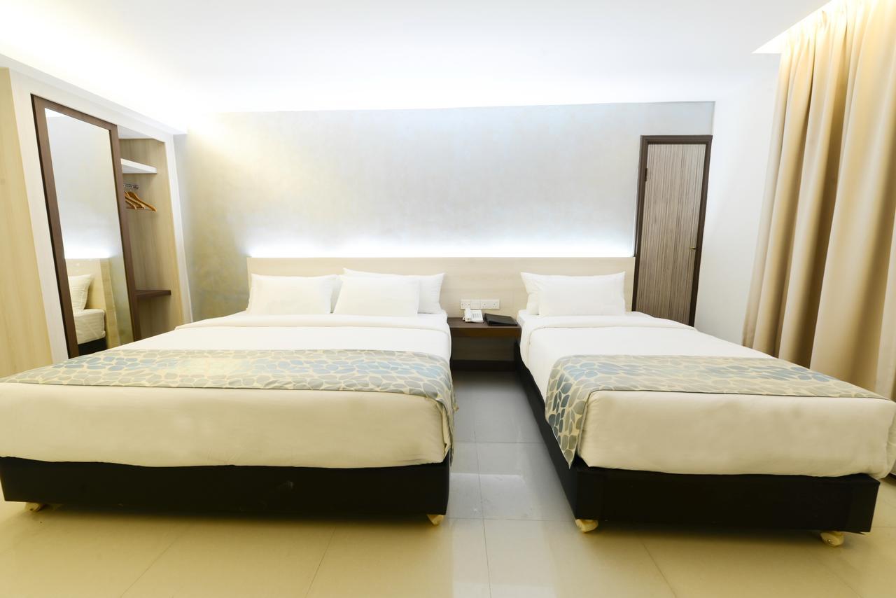 Samudra Hotel Кучинг Екстериор снимка