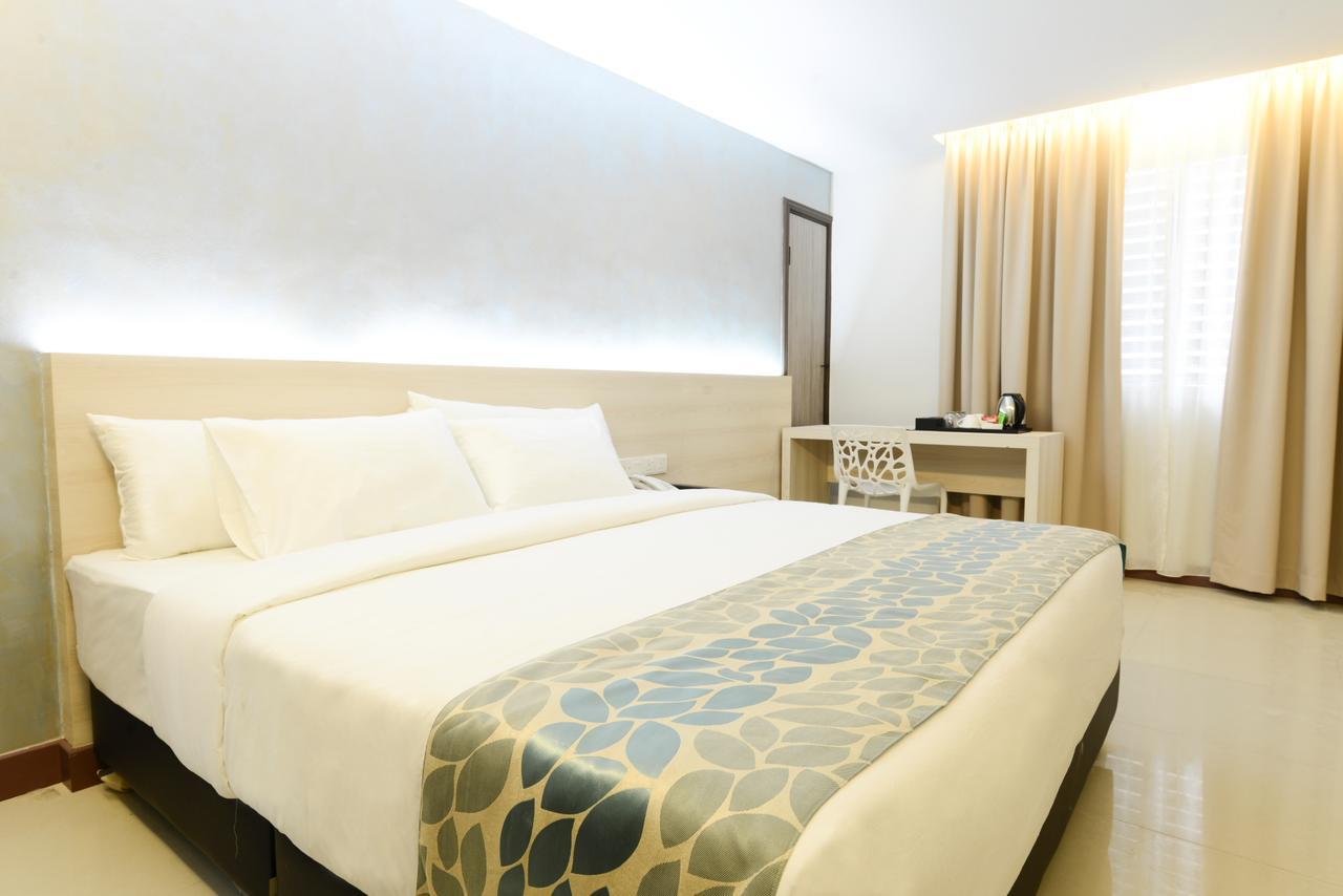Samudra Hotel Кучинг Екстериор снимка