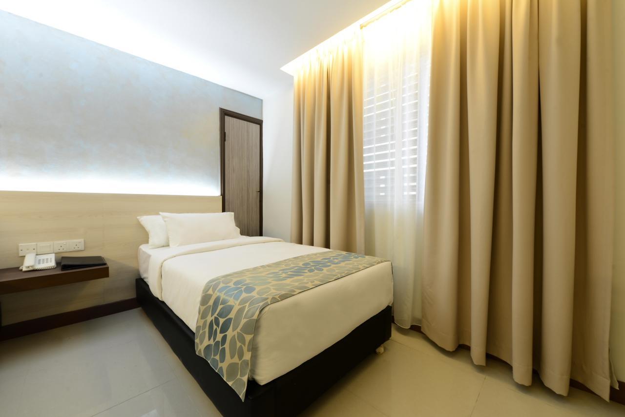 Samudra Hotel Кучинг Екстериор снимка