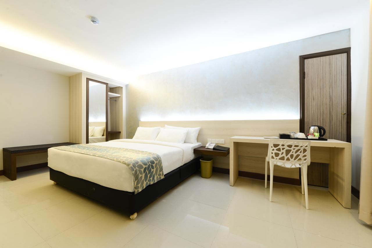 Samudra Hotel Кучинг Екстериор снимка