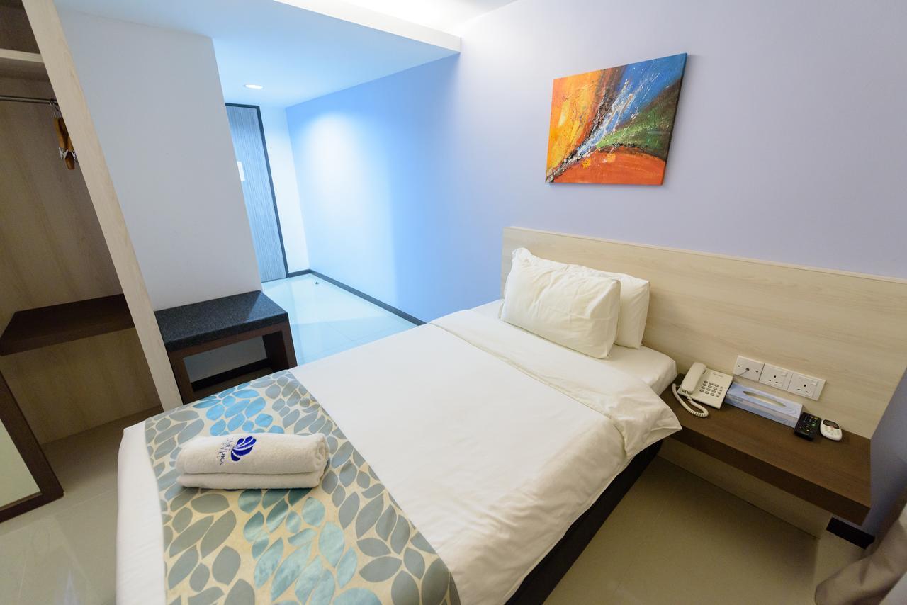 Samudra Hotel Кучинг Екстериор снимка