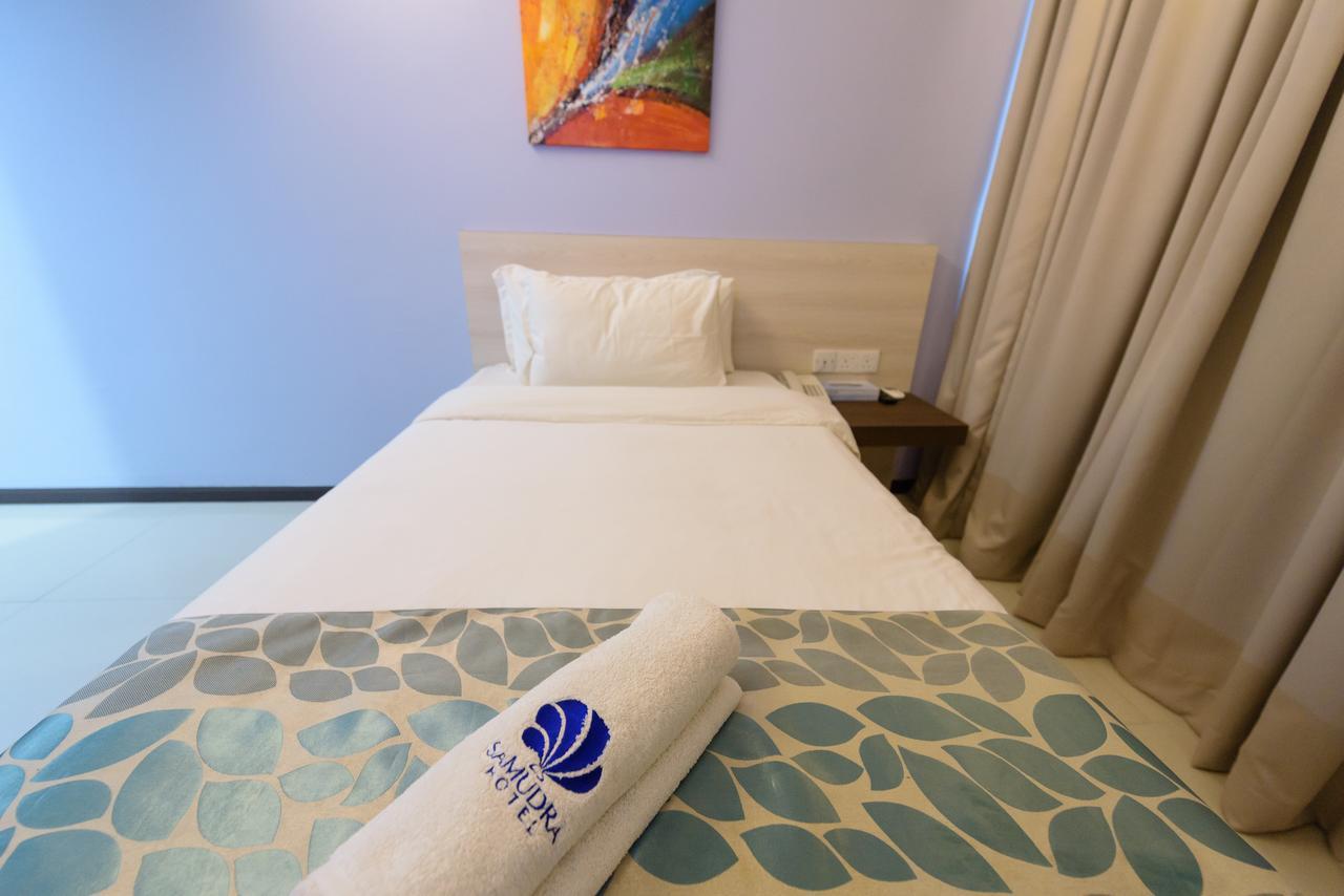 Samudra Hotel Кучинг Екстериор снимка