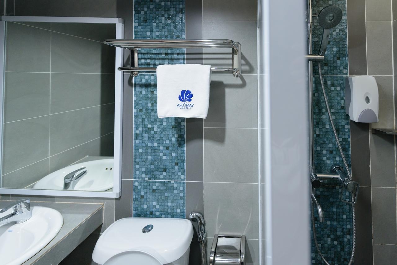 Samudra Hotel Кучинг Екстериор снимка