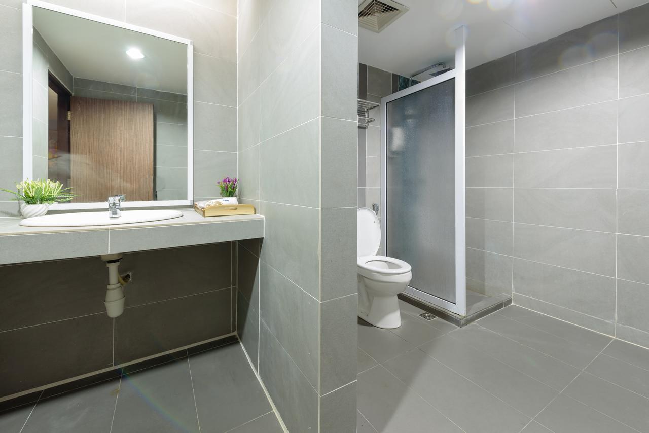 Samudra Hotel Кучинг Екстериор снимка