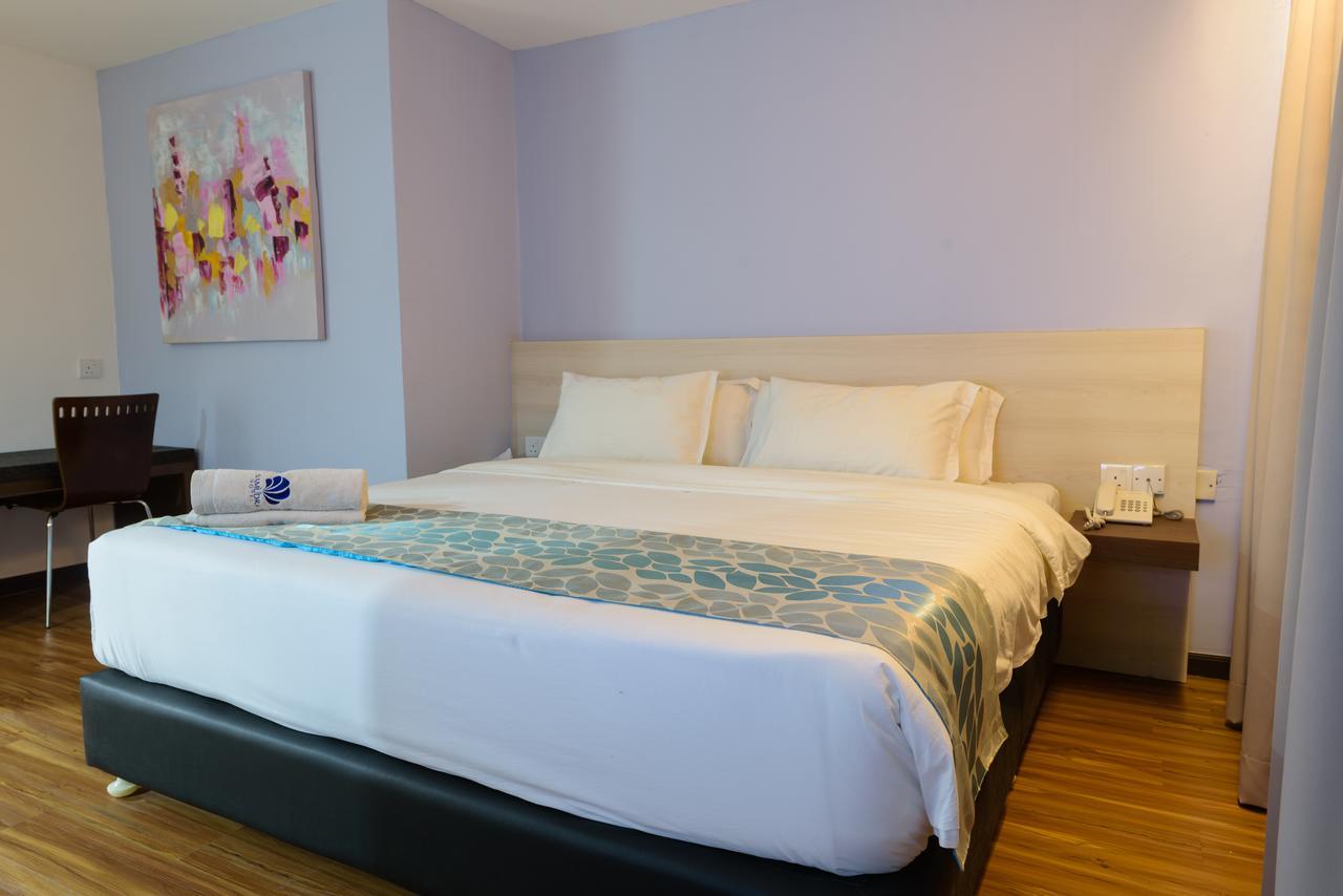 Samudra Hotel Кучинг Екстериор снимка