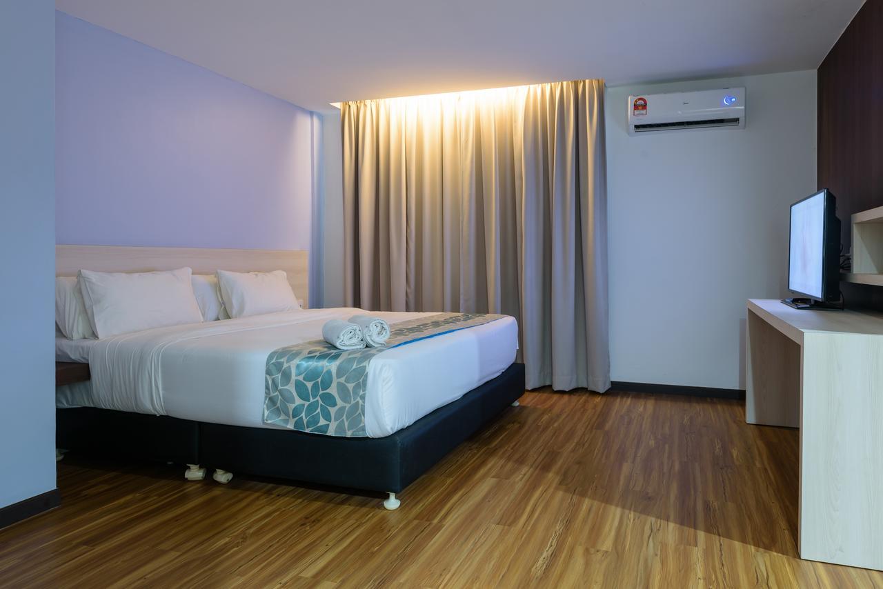 Samudra Hotel Кучинг Екстериор снимка