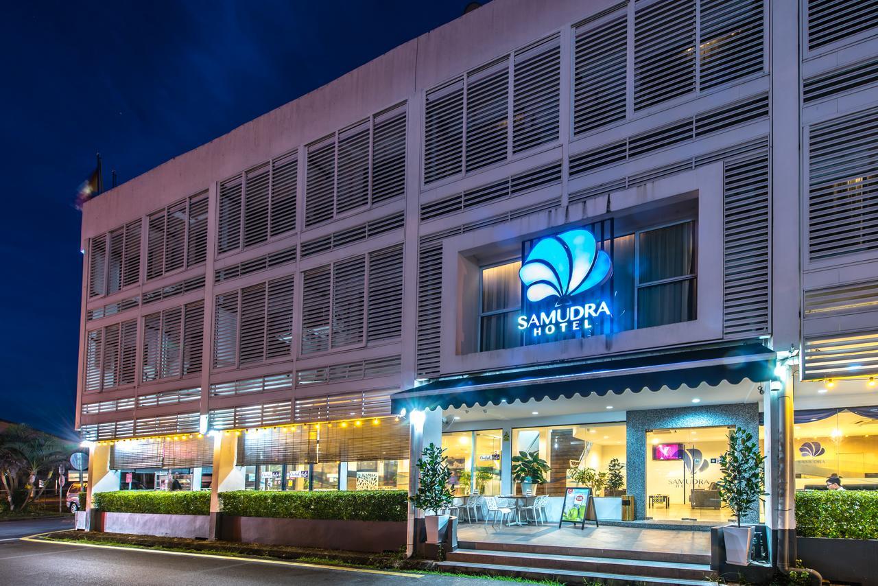 Samudra Hotel Кучинг Екстериор снимка