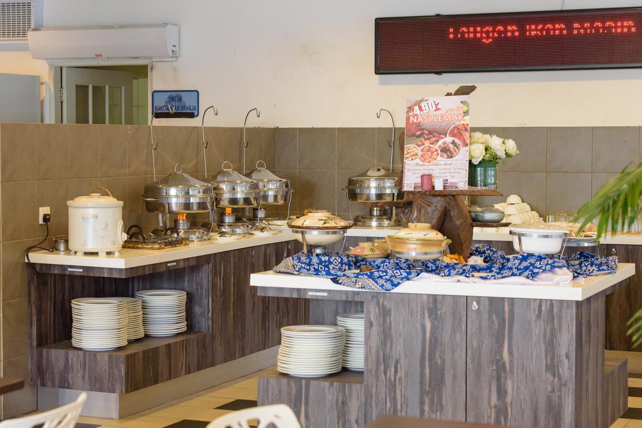 Samudra Hotel Кучинг Екстериор снимка